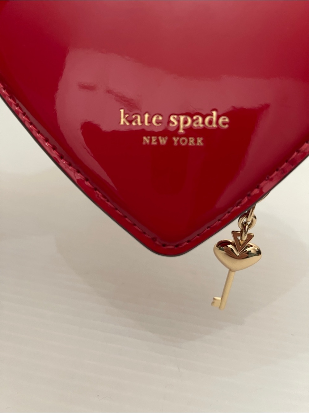 KATE SPACE NEW YORK KEY TO MY HEART PATENT LEATHER WOMENS WRISTLET - Picture 3 of 12